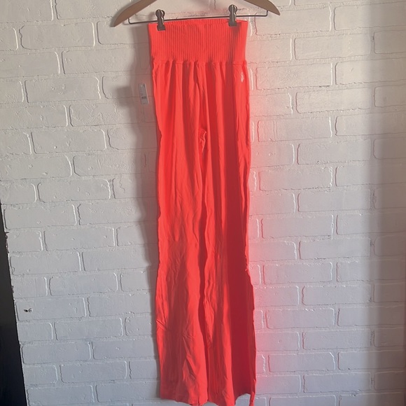 BOGO Free People Movement Good Karma Flare Legging - Neon Coral - XS/S - Picture 7 of 15